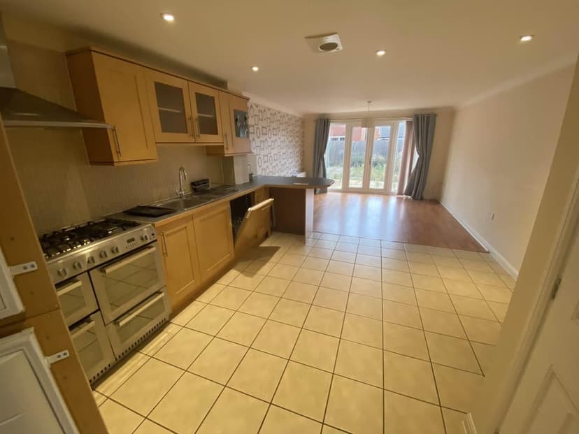 285 Wordsworth Road - Image 2