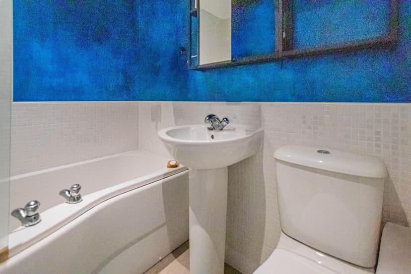 Room, 60 Montreal Avenue - Image 3