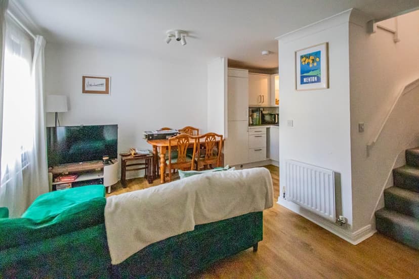Room, 60 Montreal Avenue - Image 6