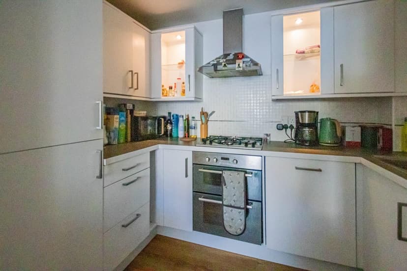 Room, 60 Montreal Avenue - Image 4