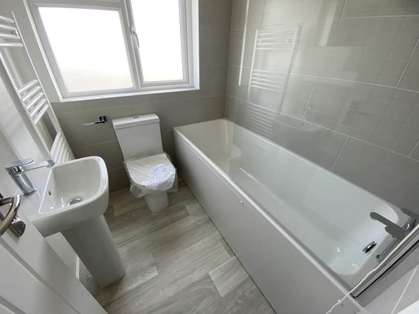 Flat 4, 30 Eastlyn Road - Image 5