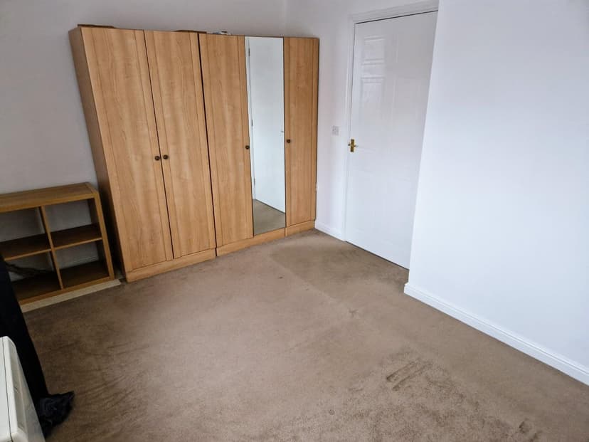 21 Hallen Close - Image 3