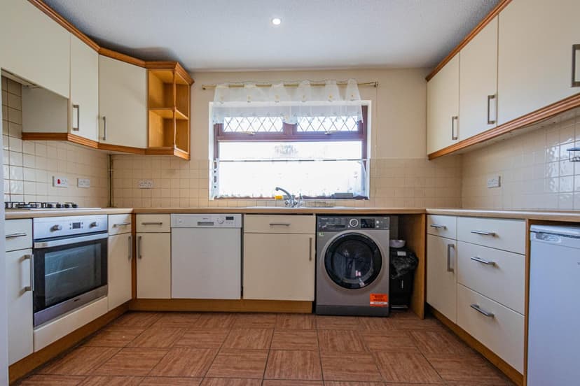 10 Ash Walk - Image 3