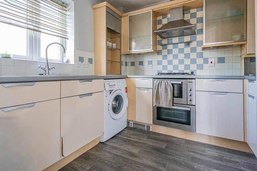 79 College Way - Image 2