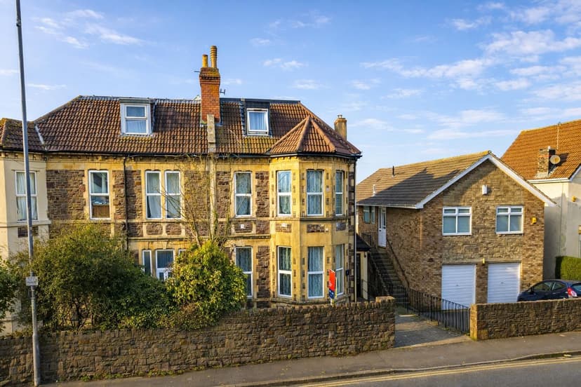 Room 3 43 Gloucester Road North - Image 9