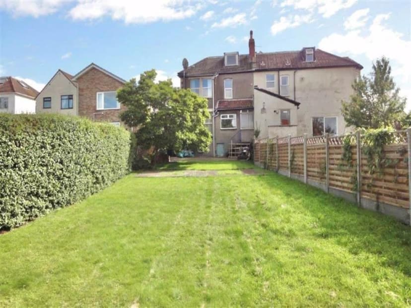 Room 3 43 Gloucester Road North - Image 6