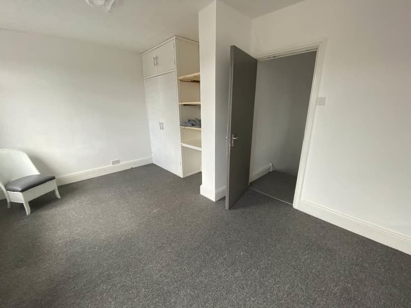 48 Acacia Road - Image 3