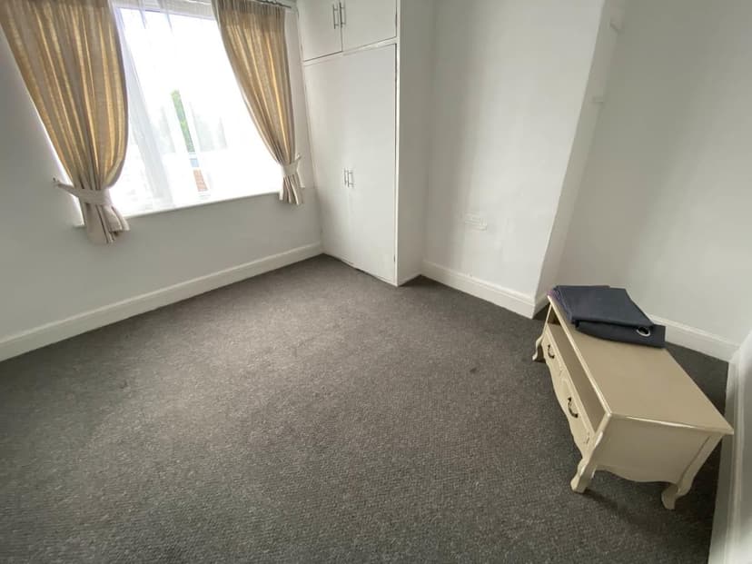 48 Acacia Road - Image 1