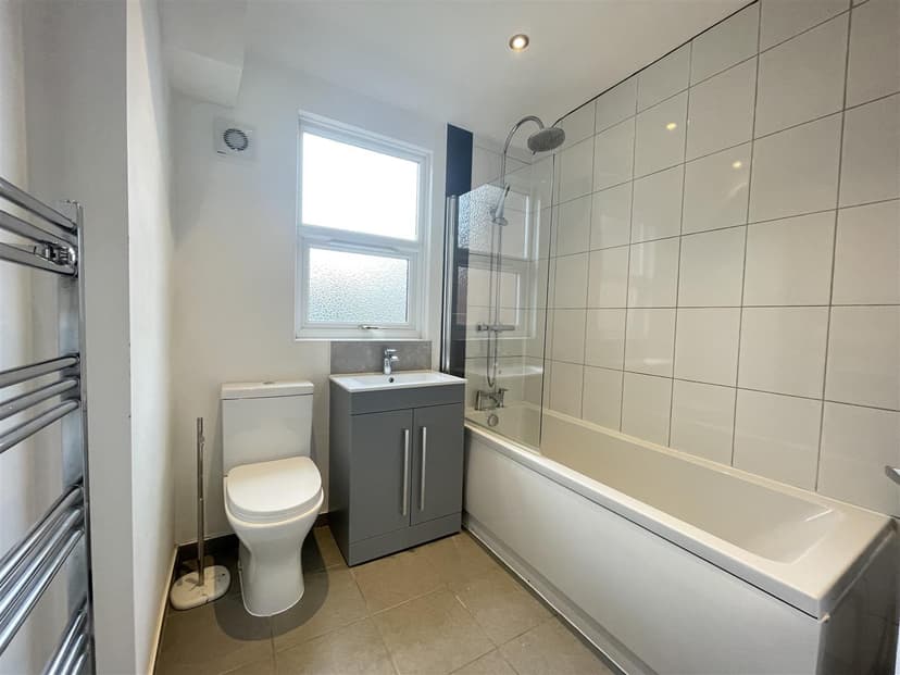 Flat 2, 7 Trevelyan Road - Image 4