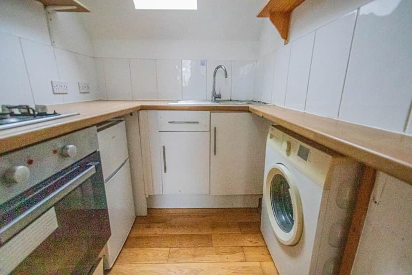 Flat 3, Manx Mews 10 Manx Road - Image 1