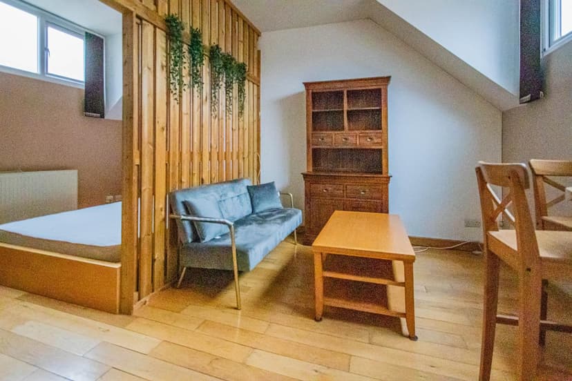 Flat 2 Manx Mews, 10 Manx Road - Image 6