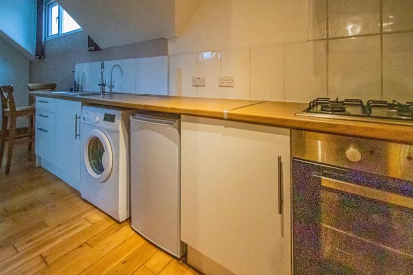 Flat 2 Manx Mews, 10 Manx Road - Image 2