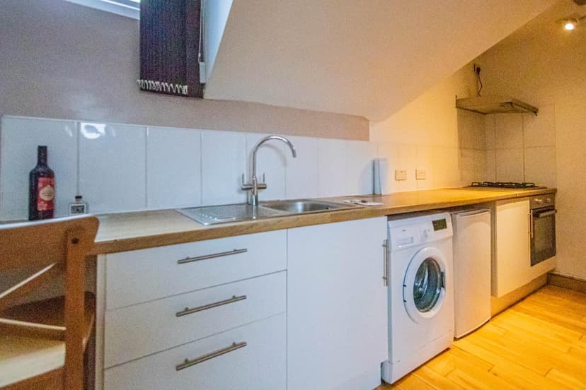 Flat 2 Manx Mews, 10 Manx Road - Image 3