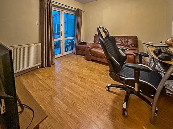 GFF 19 Wades Road - Image 4