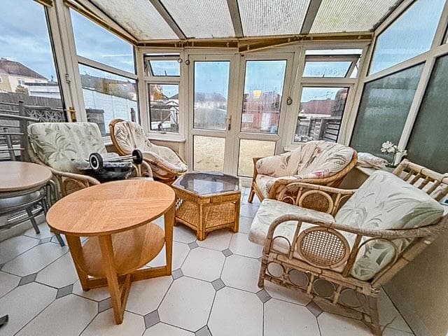 GFF 19 Wades Road - Image 9