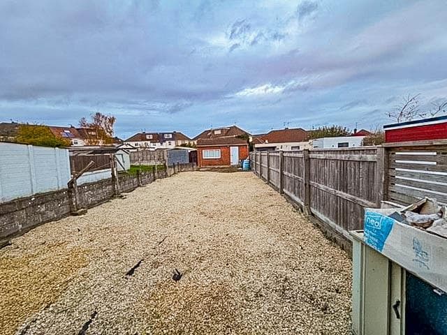 GFF 19 Wades Road - Image 2