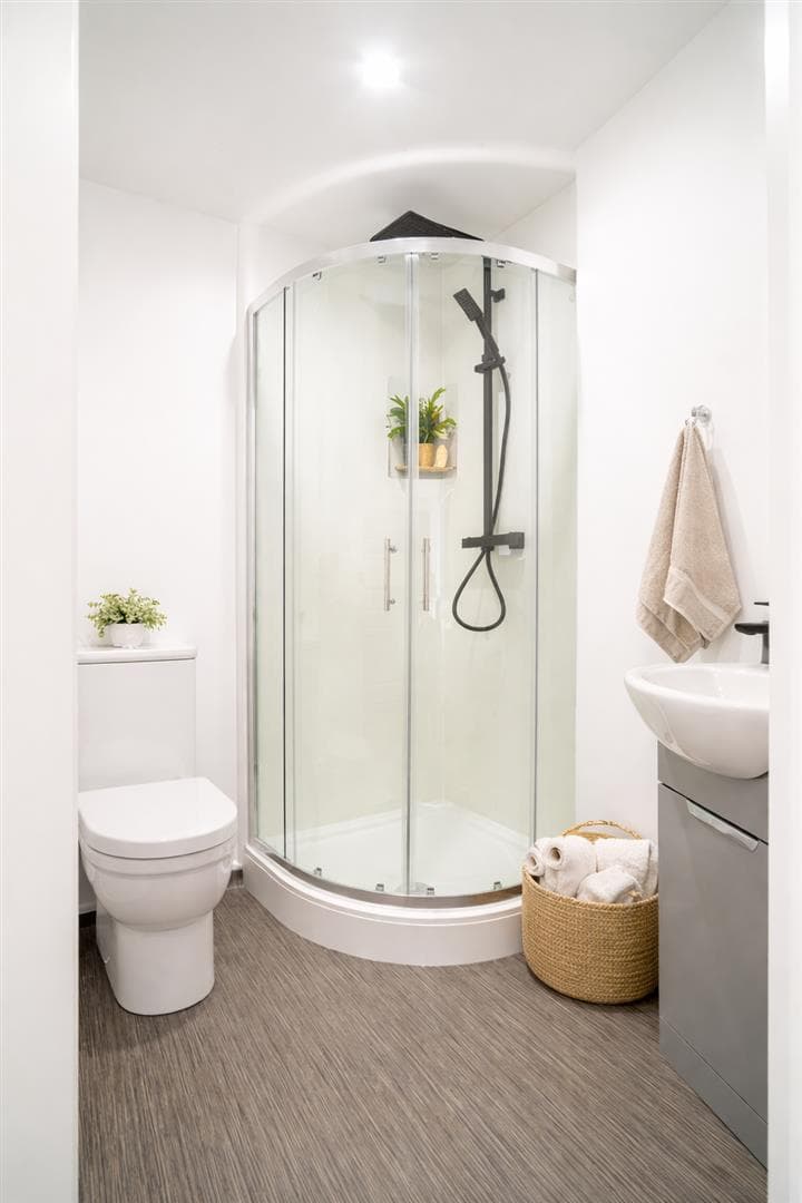 Robin Hood, 1 Queens Road East - Image 2