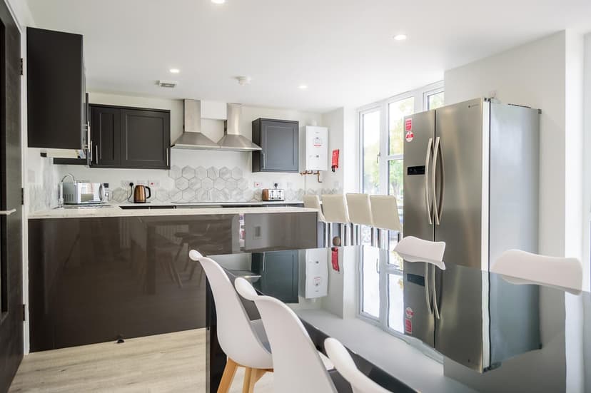 The Cave, 1 Queens Road East - Image 1