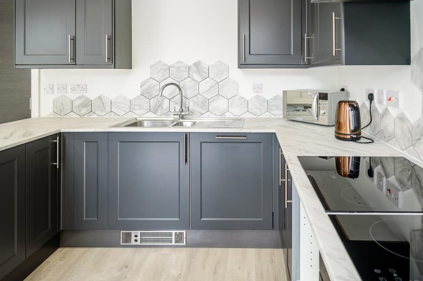 The Cave, 1 Queens Road East - Image 2