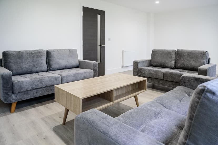 The Cave, 1 Queens Road East - Image 4