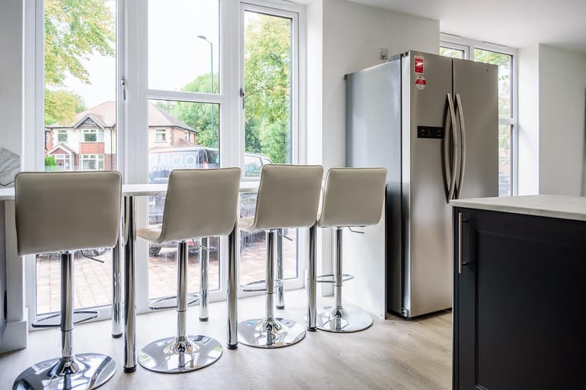 The Cave, 1 Queens Road East - Image 3