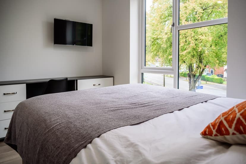 The Cave, 1 Queens Road East - Image 7