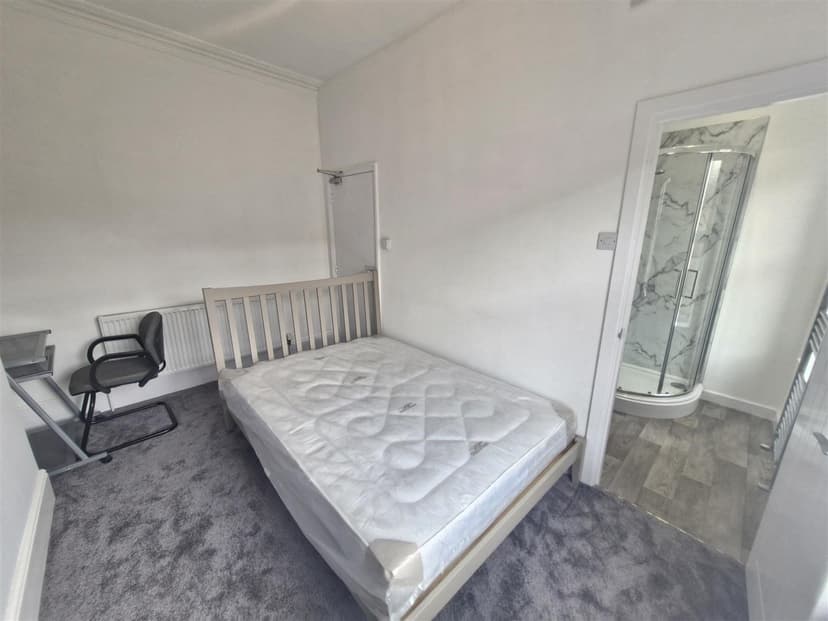 108 Portland Road - Image 3