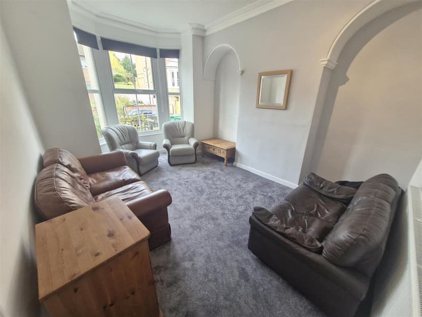 108 Portland Road - Image 2