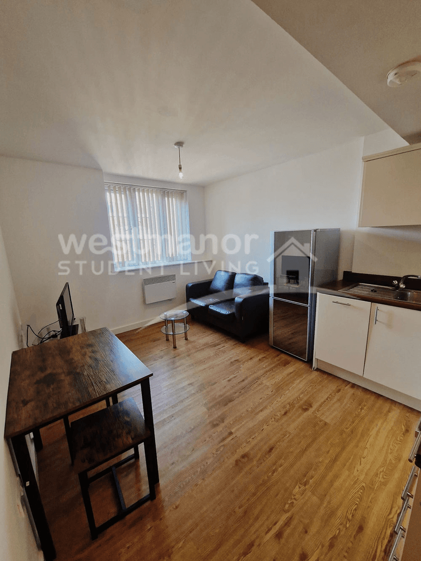 Charlesworth House - Image 6