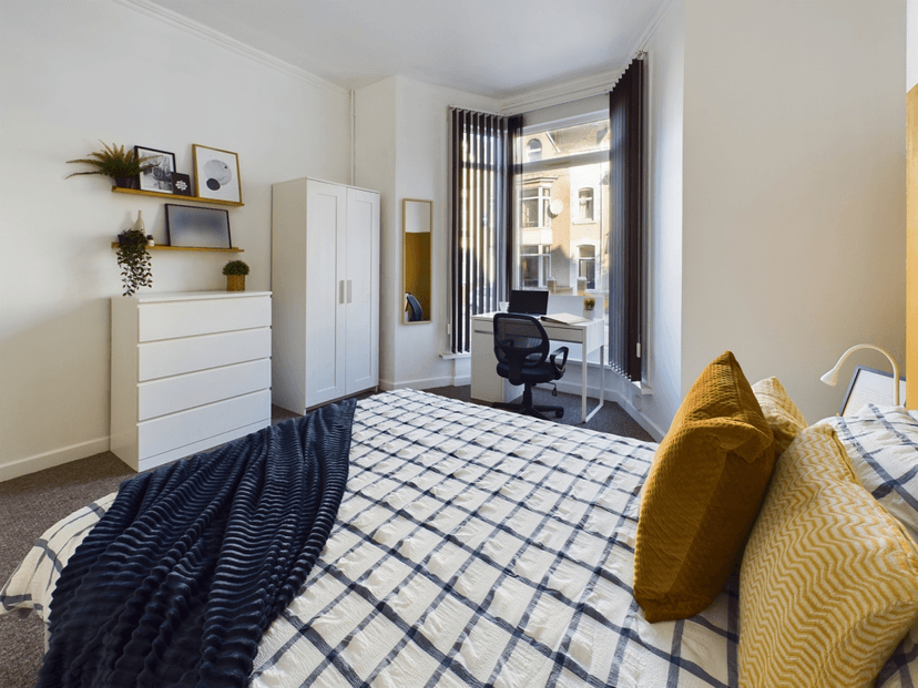 Gwydr Crescent, Uplands, Swansea - Image 6