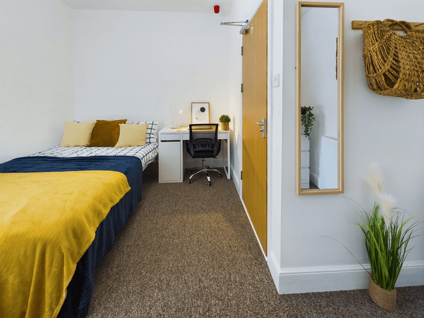 Gwydr Crescent, Uplands, Swansea - Image 14