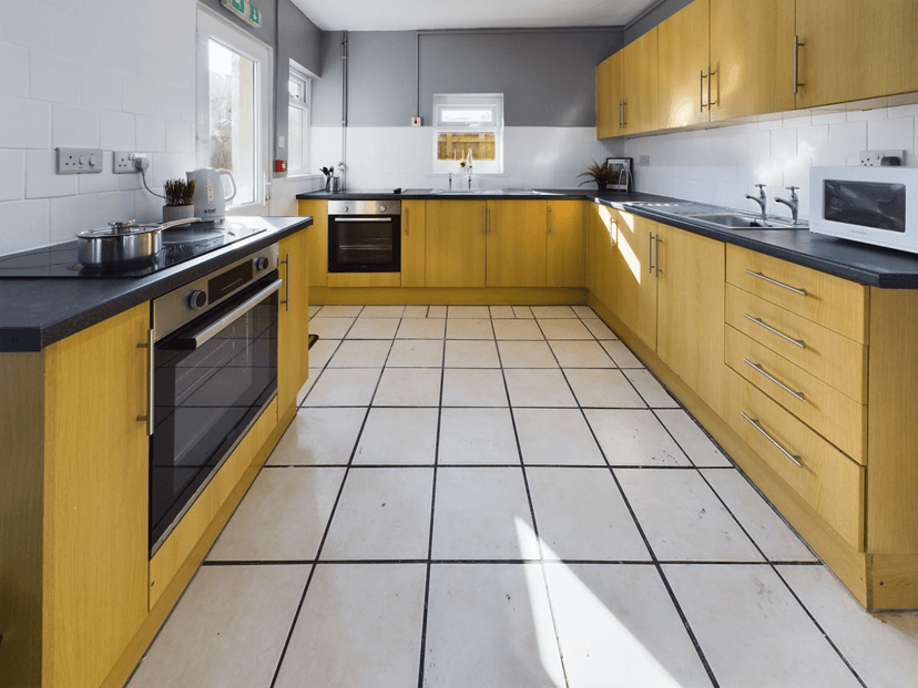 Gwydr Crescent, Uplands, Swansea - Image 32