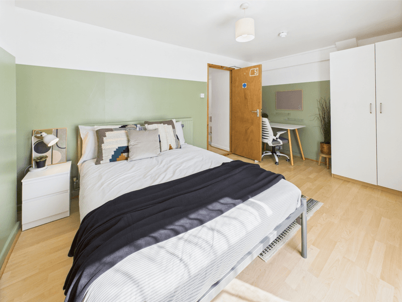 21 Waterloo Place  Brynmill Swansea SA2 0DE - Image 1