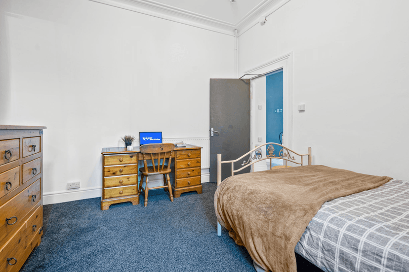 11 Eaton Crescent, Swansea - Image 3