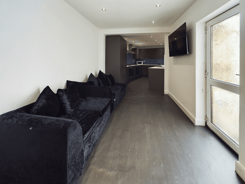 57 Wern Fawr Road, Port Tennant, Swansea - Image 2