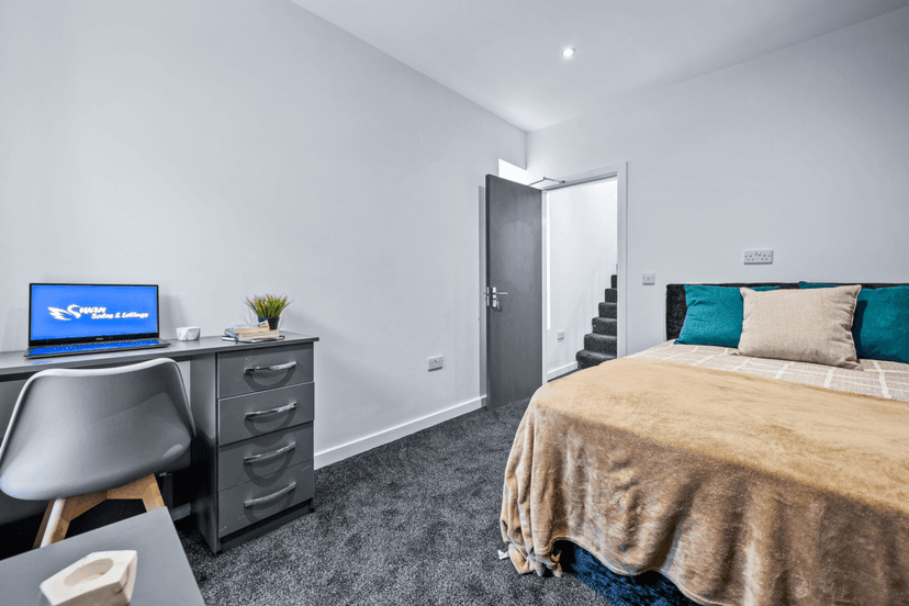 72 Walter Road, Swansea - Image 3