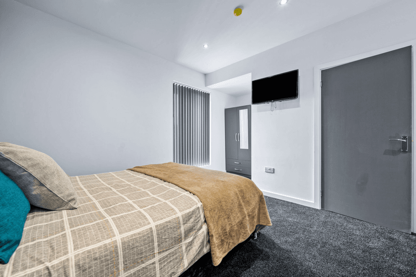 72 Walter Road, Swansea - Image 9