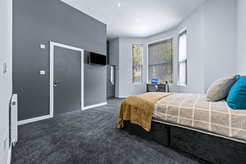 72 Walter Road, Swansea - Image 13