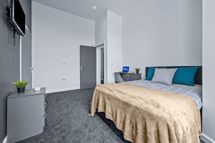 72 Walter Road, Swansea - Image 18