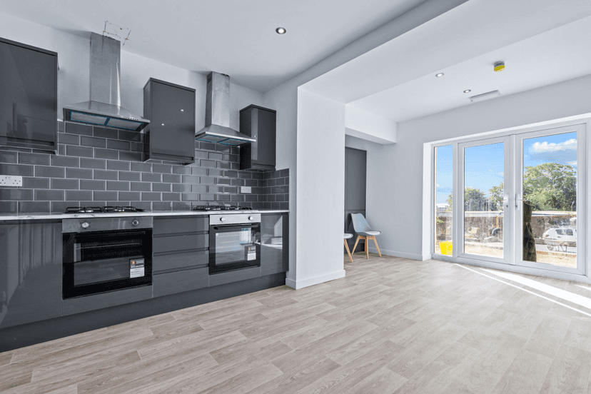 72 Walter Road, Swansea - Image 21