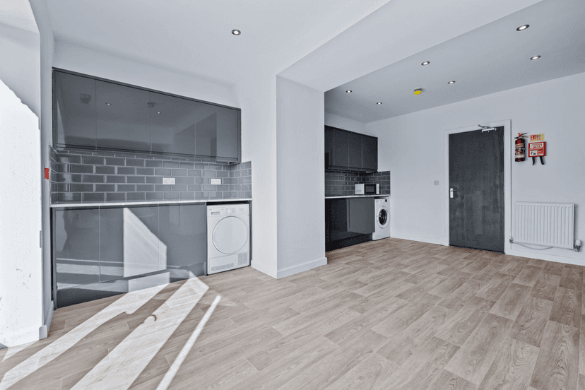 72 Walter Road, Swansea - Image 23