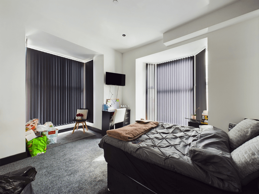 7 Christina Street, Swansea - Image 3