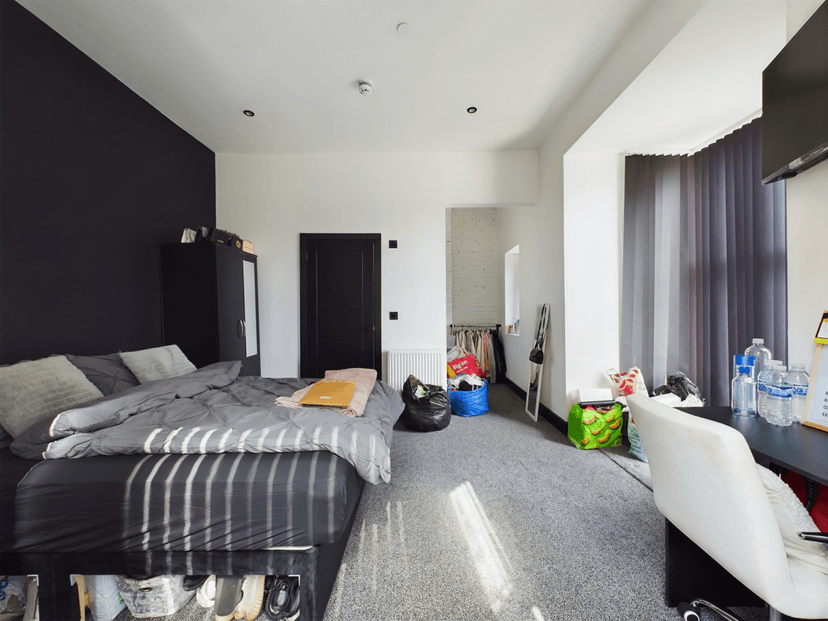 7 Christina Street, Swansea - Image 4