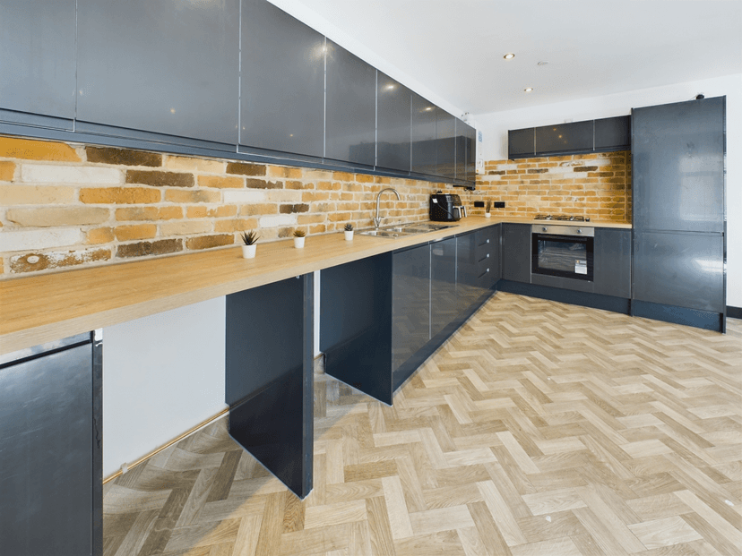 7 Christina Street, Swansea - Image 12