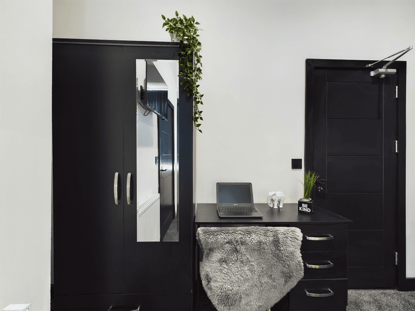 7 Christina Street, Swansea - Image 16