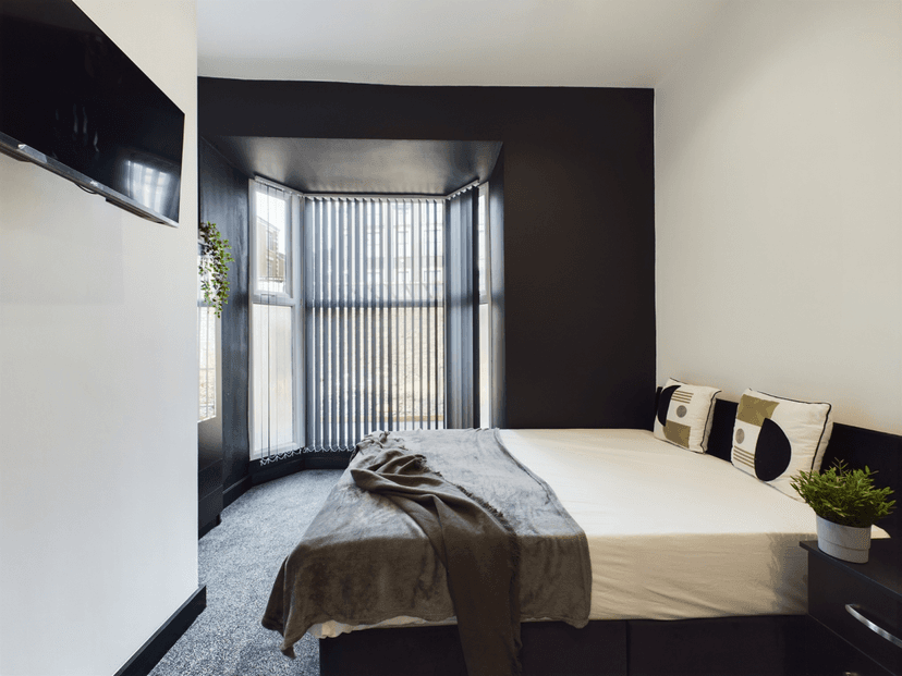 7 Christina Street, Swansea - Image 1