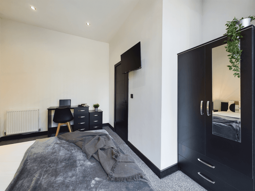 7 Christina Street, Swansea - Image 2