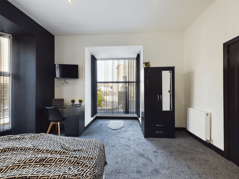 7 Christina Street, Swansea - Image 3