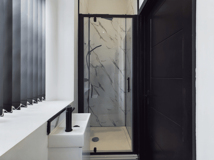 7 Christina Street, Swansea - Image 13