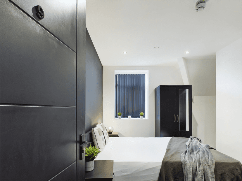 7 Christina Street, Swansea - Image 32